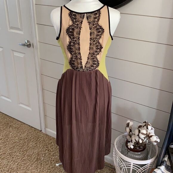 English Rose | High Low Lace Detail Dress | S - Picture 6 of 9